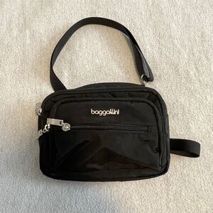 Baggallini Triple Zip Bagg - Black With Sand Lining